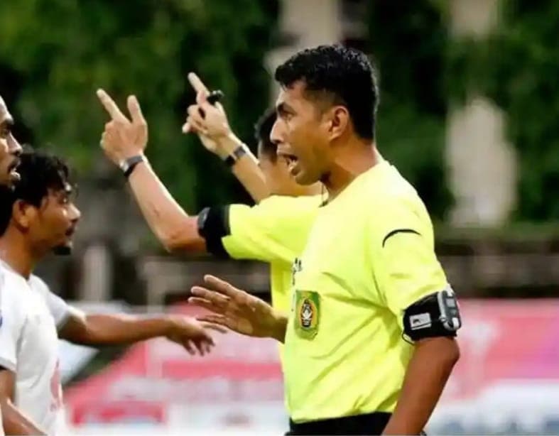 Profil Wasit Persib vs Bali United: M Erfan Efendi, Wasit Surabaya Enam Kali Pimpin Laga Bali United Tak Segan Keluarkan Kartu Kuning - Merah