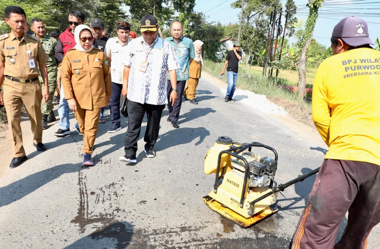 Jalan Randublatung–Cepu Dibeton, Pemprov Jateng Gelontorkan Rp34 Miliar untuk Tuntaskan Perbaikan