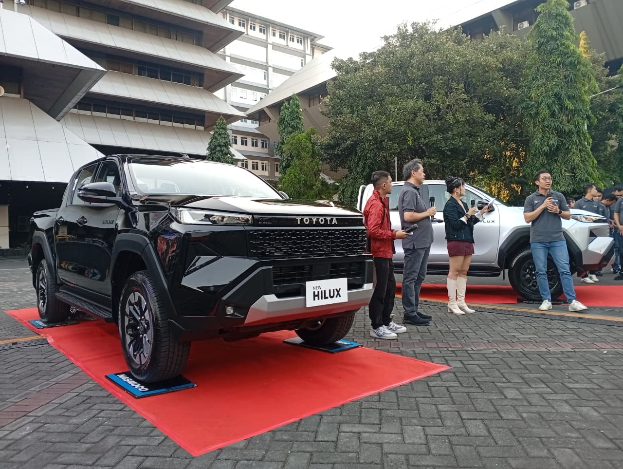 Mesin Lebih Besar, Tenaga Lebih Gahar! Toyota New Hilux Resmi Meluncur di Jawa Tengah