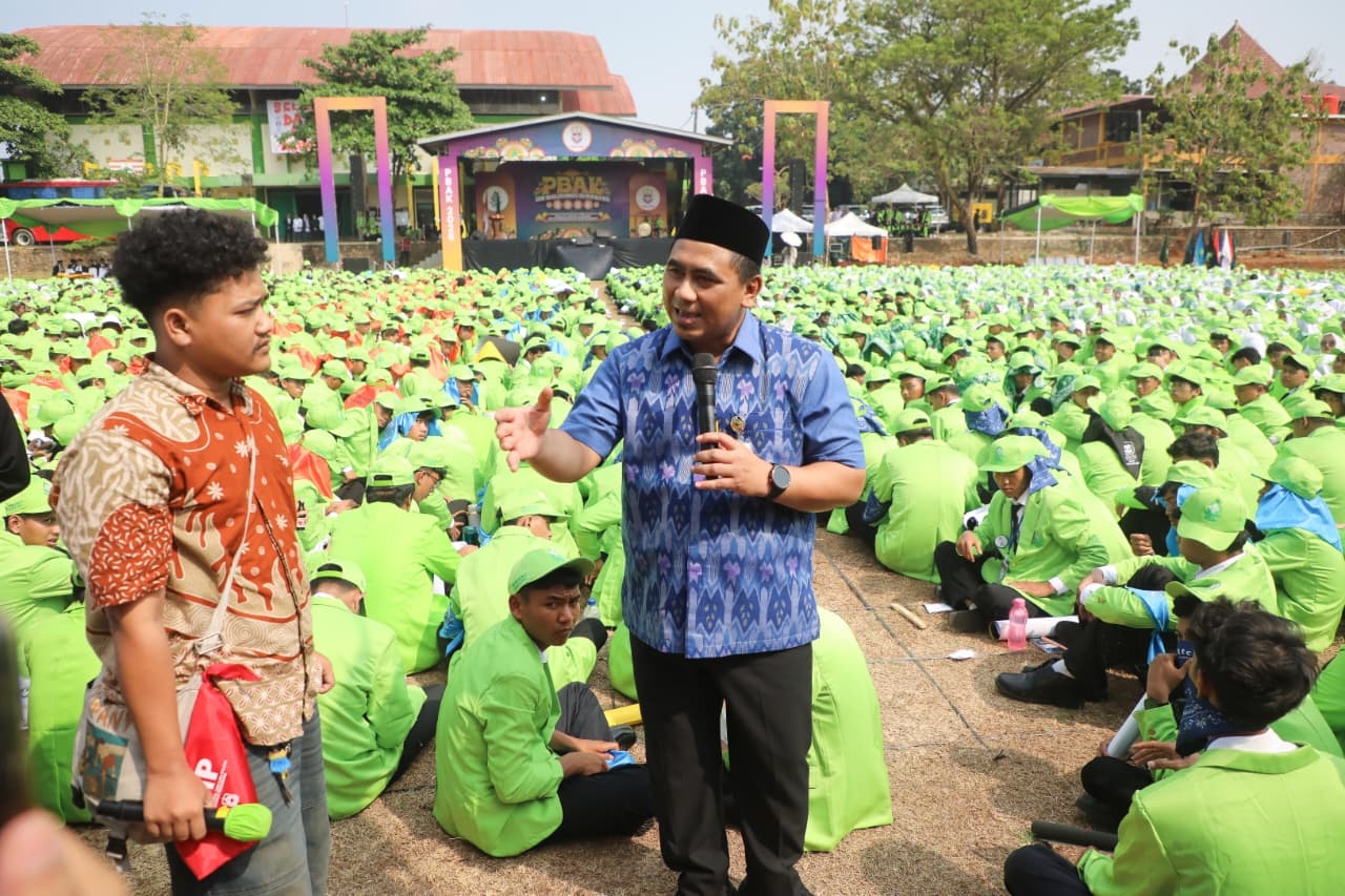 Dari Poster ke Kolaborasi: Taj Yasin Buka Ruang Mahasiswa Bicara Rob Semarang