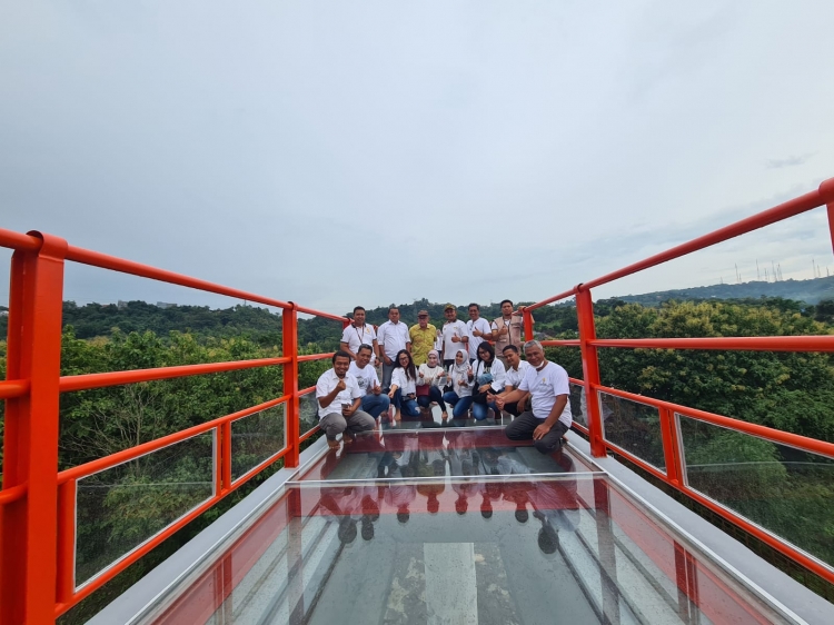 Antisipasi Kecelakaan, Jembatan Kaca Tinjomoyo Selesaikan Prosedur K3 Sebelum Dioperasikan