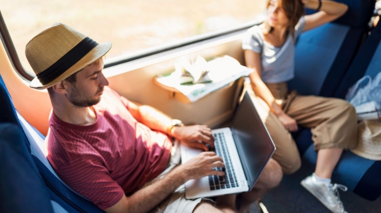 Ingin Travelling Tetapi Juga Dapat Penghasilan, Berikut 5 Jenis Pekerjaan yang Tepat