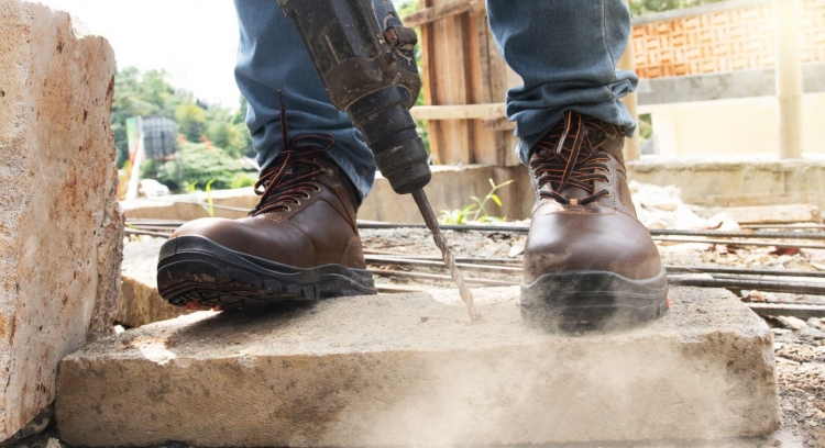 Terungkap! Ini Syarat Pembuatan Sepatu Pengaman yang Sesuai SNI