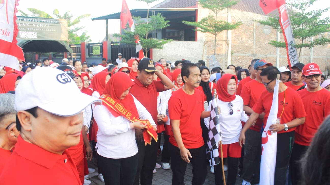 Semarak HUT ke-78 RI, Ribuan Warga RW 27 Kelurahan Tlogosari Kulon Semarang Ikuti Jalan Sehat