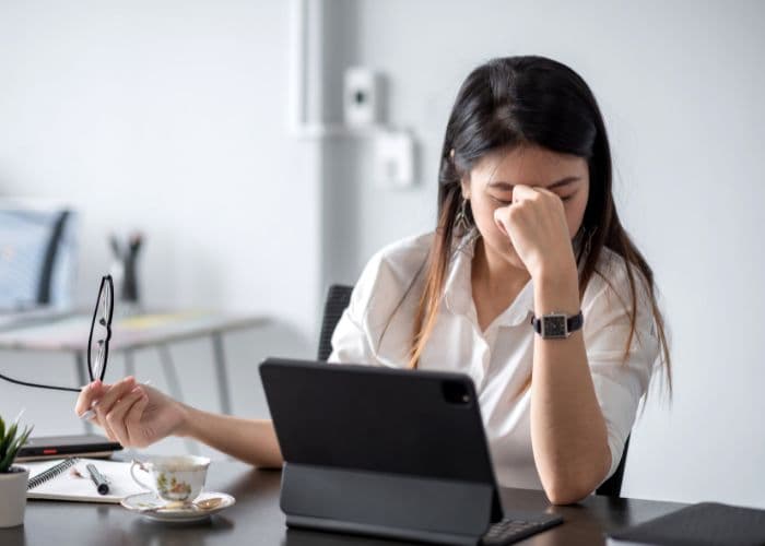 Kebiasaan Overthinking yang Datang Ternyata Bisa Diatasi dengan 4 Cara Ini