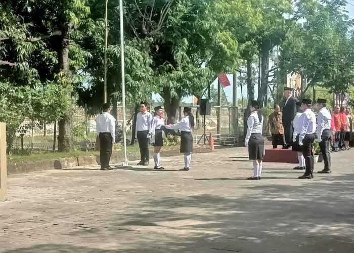 Mengenang Perjuangan Pahlawan, Gereja Hati Kudus Yesus Tanah Mas Merayakan Upacara Bendera Bersama Warga