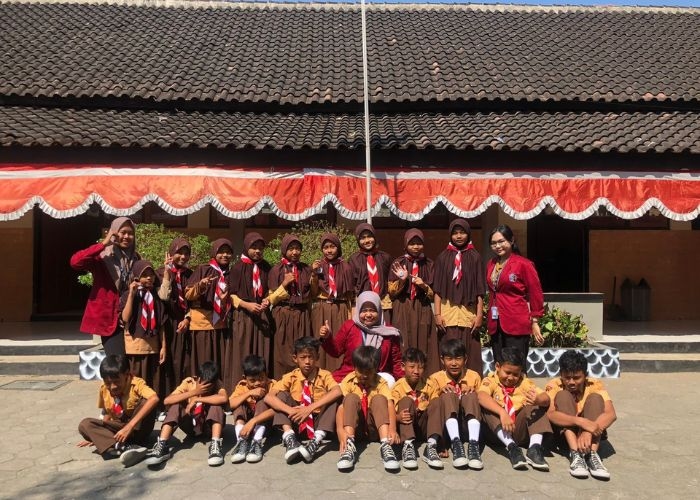 Belajar Negara-Negara ASEAN bersama Mahasiswa KKN PPM UNISRI di SD N 2 Mranggen, Polokarto, Sukoharjo