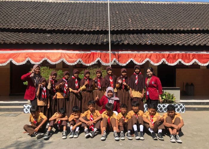 Belajar Negara-Negara ASEAN bersama Mahasiswa KKN PPM UNISRI di SD N 2 Mranggen, Polokarto, Sukoharjo