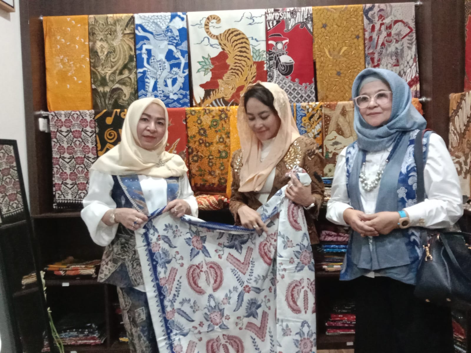 Pemprov dan Kadin Kalimantan Selatan Puji Batik Identix, Berkualitas Bisa Tembus Pasar Ekspor