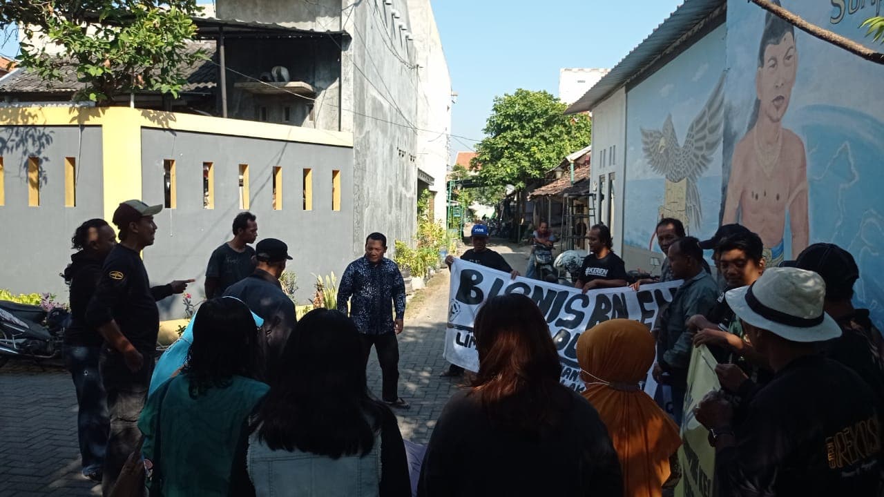 Resto Kampung Kecil Didemo Warga Palebon Gara-gara Pencemaran Limbah