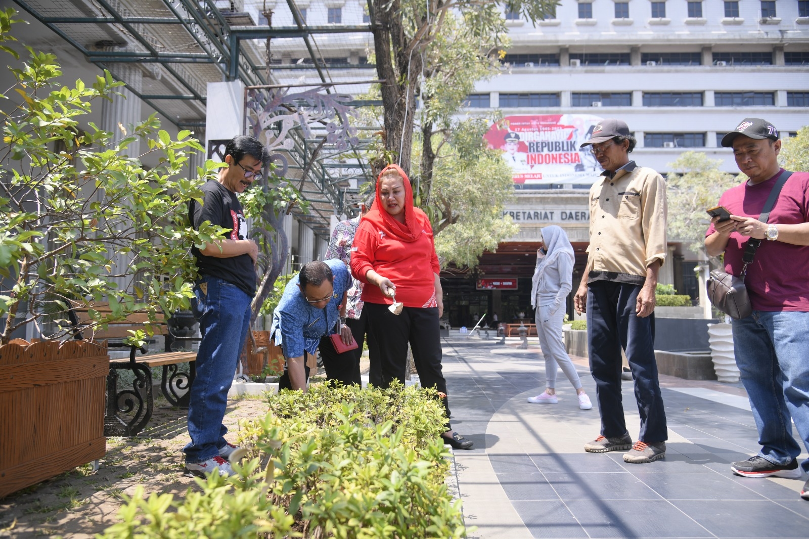 Sidak Taman dan Lingkungan Balaikota, Mbak Ita Masih Temukan Sampah