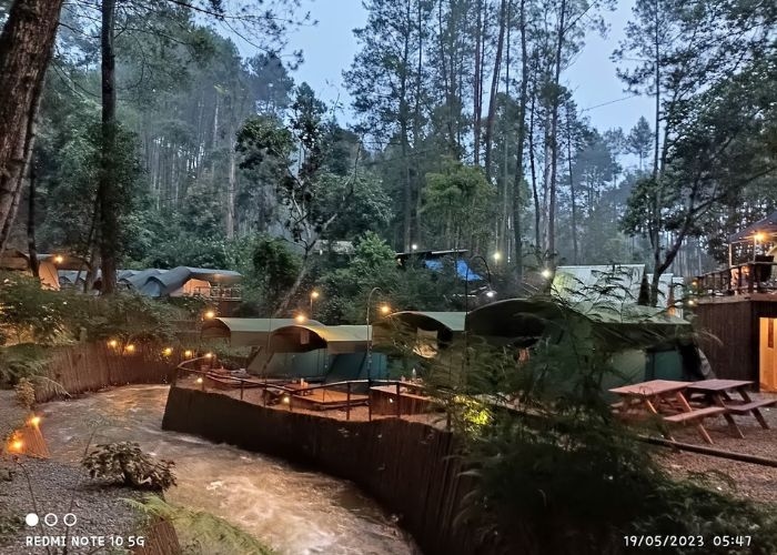 Nikmatnya Liburan Glamping di Bandung di Muara Rahong Hills