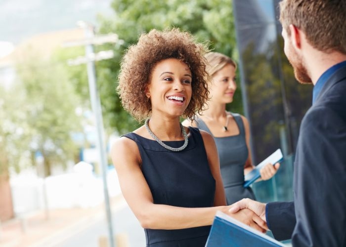 Bingung Memulai Orbolan dengan Orang Baru, Cobalah 4 Topik Obrolan Ini!