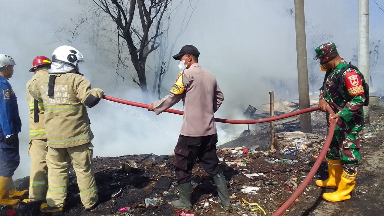 Masyarakat Buang Sampah Sembarangan Bisa Kena Denda 50 Juta Rupiah