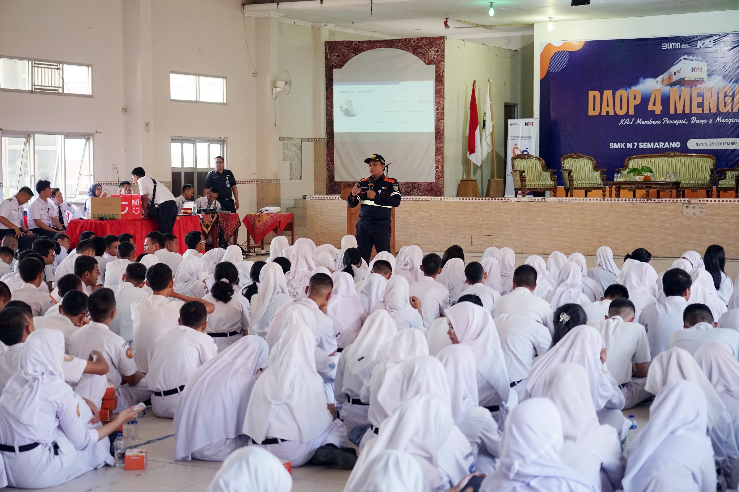 KAI Daop 4 Berikan Materi Keselamatan Kereta Api Untuk Siswa SMK Negeri 7 Semarang