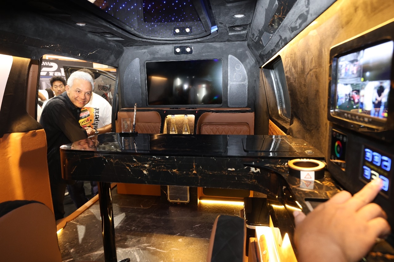 Ganjar Tertarik Mobil RI-1 Concept di IMLE 2023