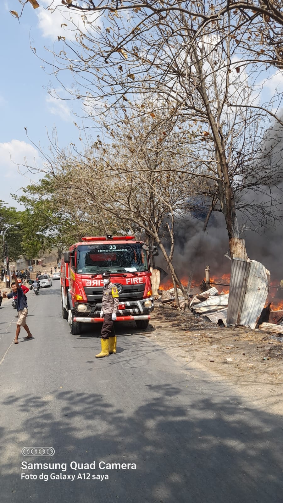 Kobaran Api Hanguskan Gudang Rosok di Jalan Untung Suropati Semarang