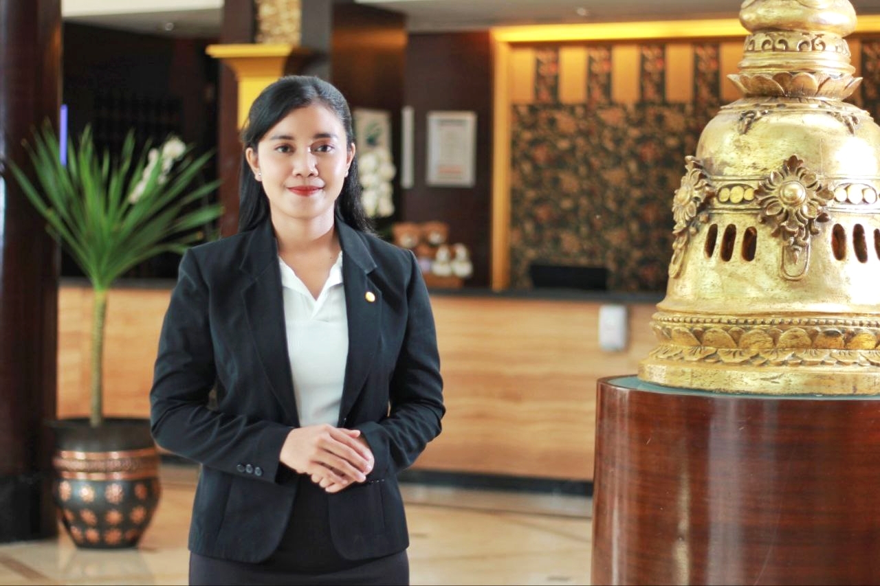 Sari, Gadis Muda yang Gesit dan Lincah, Kini Jadi PR Hotel Ciputra Semarang
