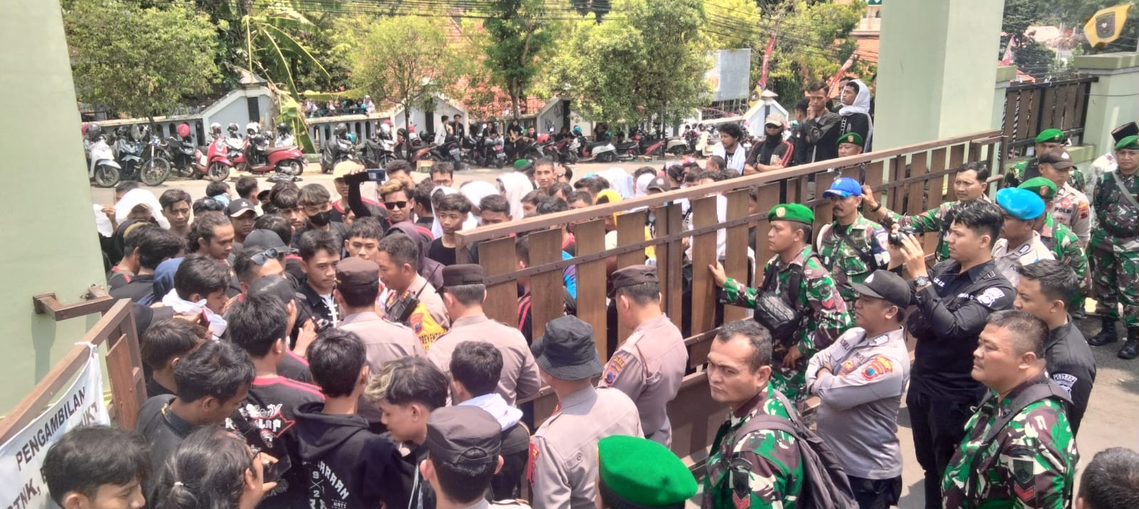 Ribuan Anggota PSHT Kawal Sidang Pra Peradilan di PN Jepara, Perjuangkan Restorative Justice