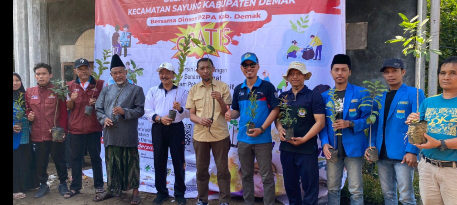 Bersama Dinsos, PKH Tanam Mangrove di Timbulsoko