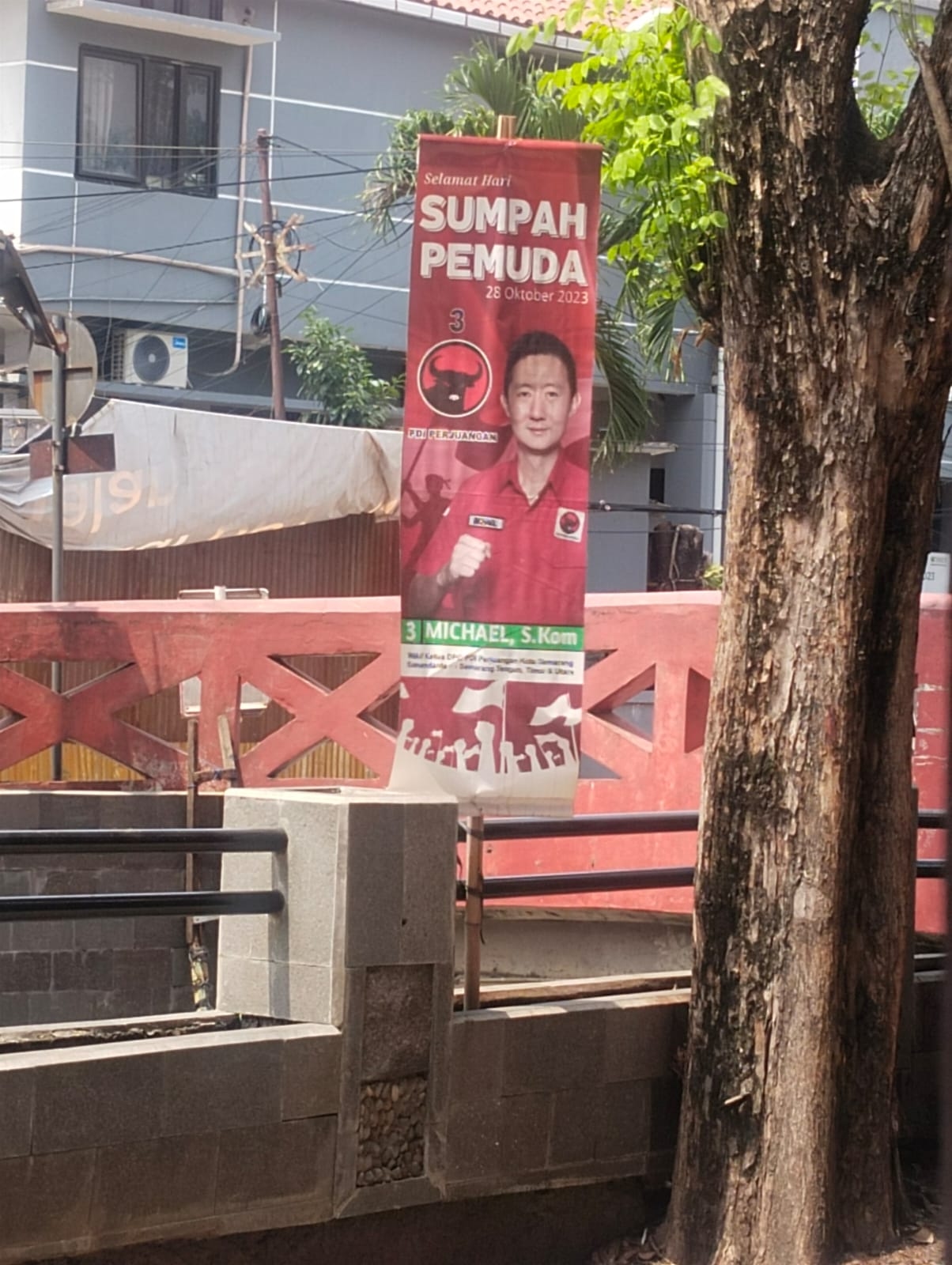 Tim Gabungan Lucuti 160 Alat Peraga Kampanye di Sekitar Gedung Balaikota Semarang