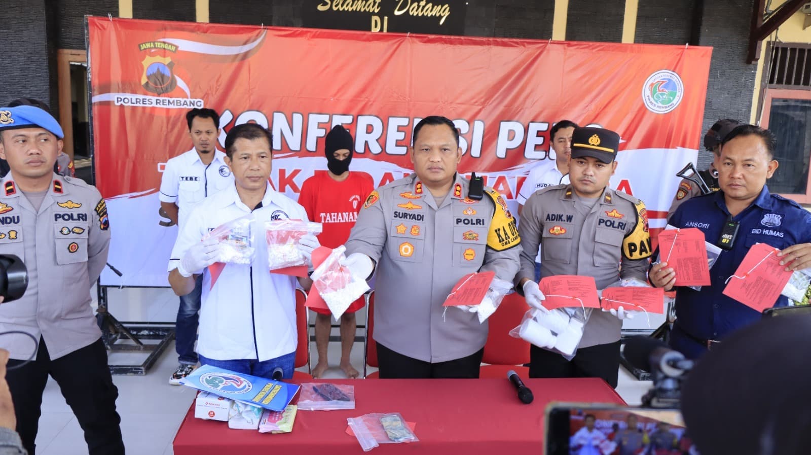 Dua Pemuda Edarkan Ribuan Butir Pil Koplo dibekuk Sat Narkoba Polres Rembang