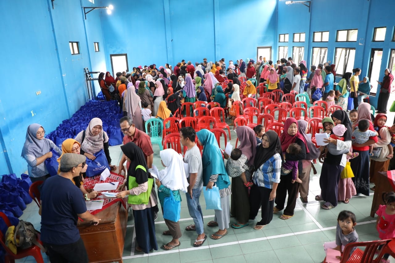 325 Warga Desa Panusupan Terima Bantuan Sembako dari Diskominfo Jateng