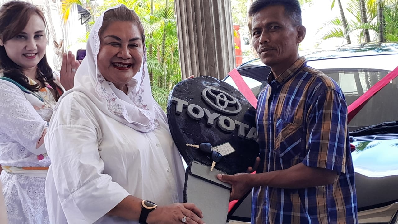 Mbak Ita Beri Hadiah Kepada Warga yang Disiplin Membayar PBB