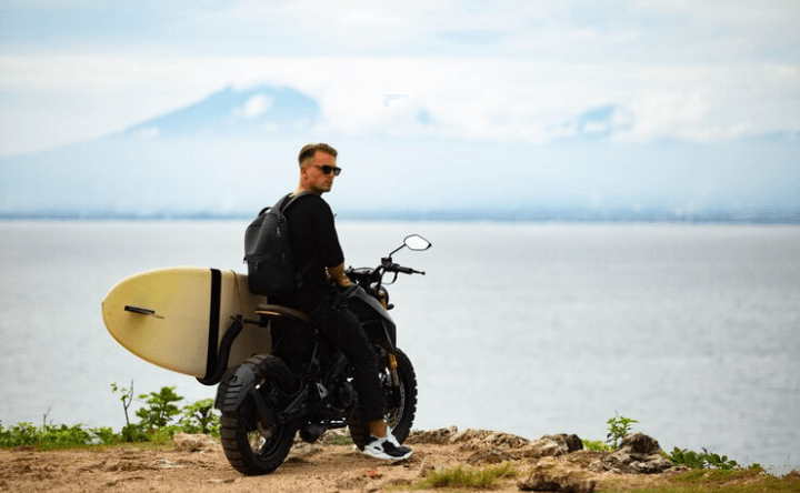 5 Zodiak Pria yang Punya Hobi Menantang, Bikin Para Cewek Penasaran