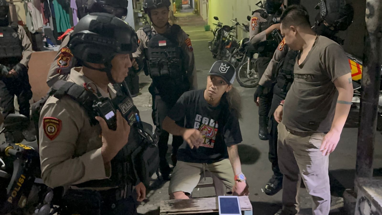 Tim Sparta Polresta Surakarta Grebek Pesta Miras di Jalan Noroyono Setelah Mendapat Aduan Warga Melalui Call Center