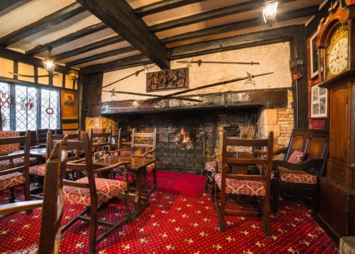 Misteri di Balik Dinding 10 Hotel Bersejarah Eropa: Penampakan dan Kisah Angker yang Bikin Merinding