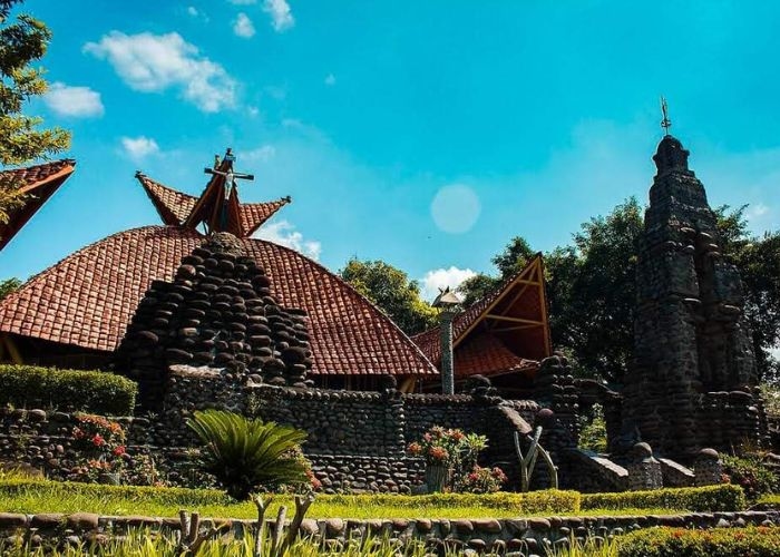 Gereja-Gereja Menakjubkan di Indonesia: Harmoni Arsitektur dan Sejarah (Bagian 2)
