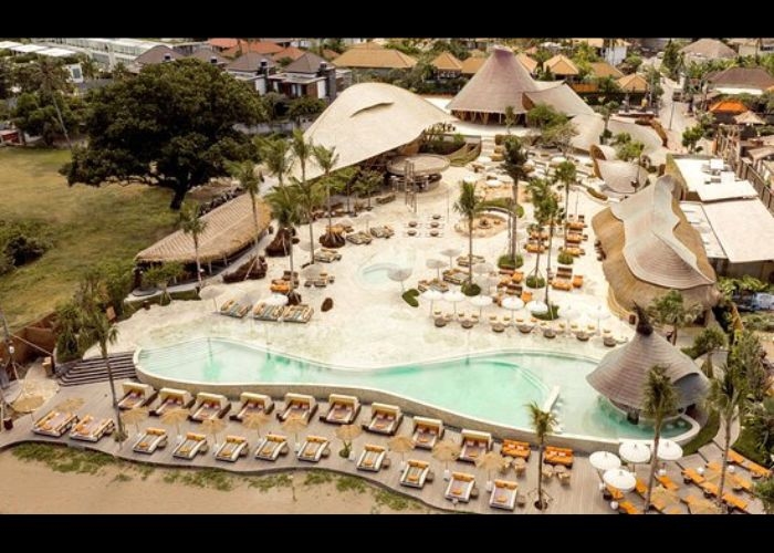 Menyelusuri Keindahan Seminyak, Bali: Rekomendasi Beach Club Terbaik di Pulau Dewata (Bagian 1)