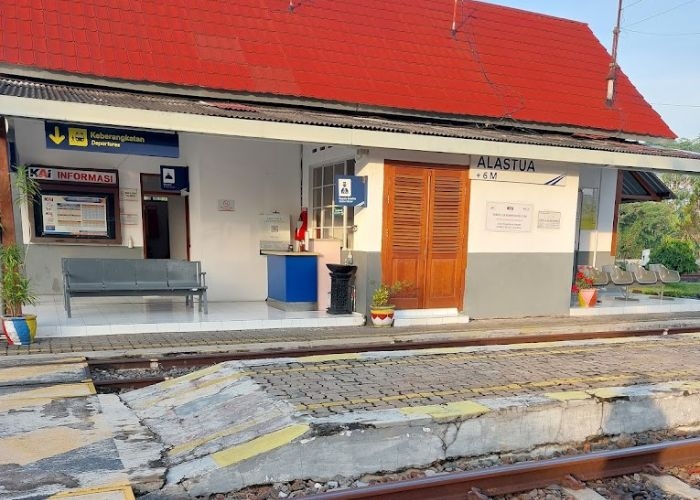Jejak Sejarah: Perjalanan Stasiun Alastua, Saksi Bisu Awal Pembangunan Kereta Api di Indonesia