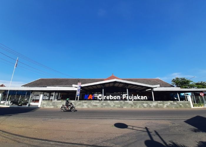 Sejarah Perjalanan Stasiun Cirebon Prujakan: Bangunan Bersejarah dengan Jejak Kolonial dan Perkembangan Perkeretaapian