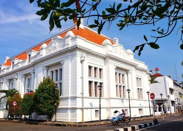 Perjalanan Gedung De Javasche Bank Surabaya: Jejak Sejarah Perbankan yang Hadir di Indonesia