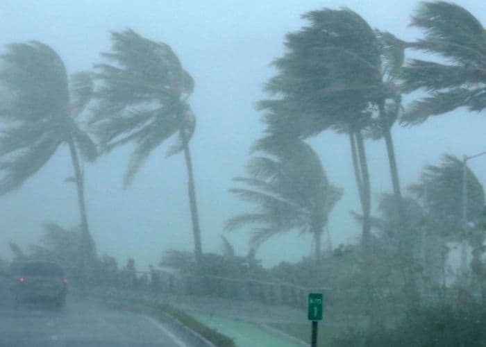 Peringatan Cuaca Ekstrem: Hujan Lebat, Kilat/Petir, dan Angin Kencang di Jawa Tengah 10 Januari 2024