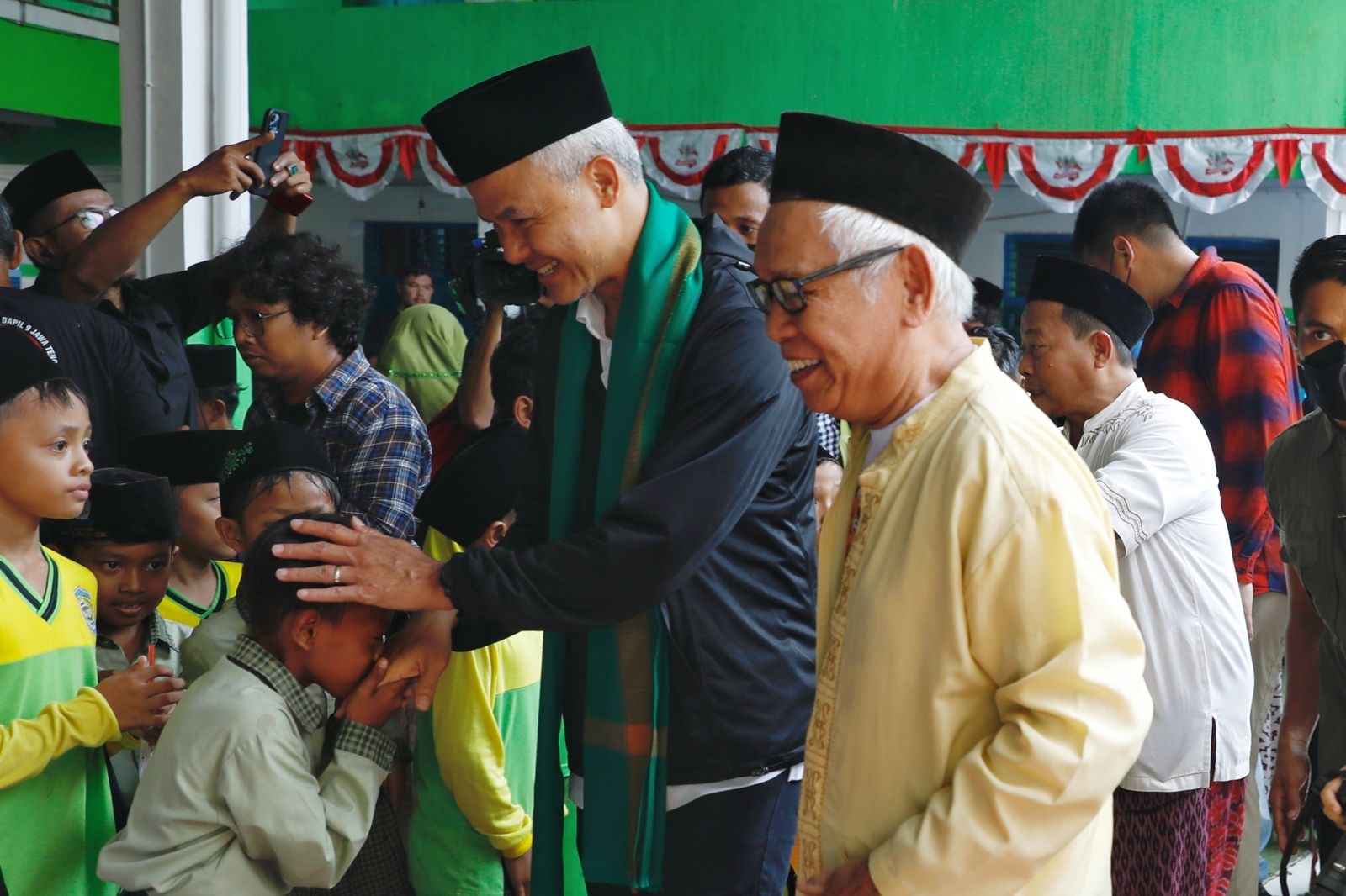 Antusiasme Ribuan Santri Sambut Ganjar Pranowo di Ponpes Jatimulya