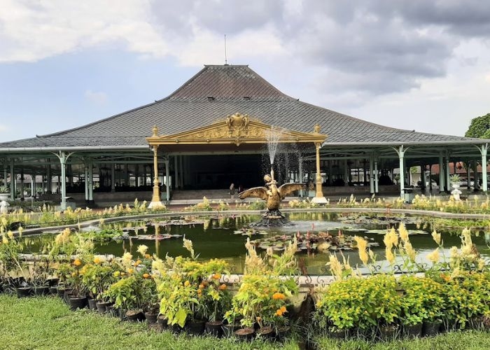 Perjalanan Kisah Pura Mangkunegaran: Keindahan Arsitektur dan Sejarah Kerajaan Surakarta