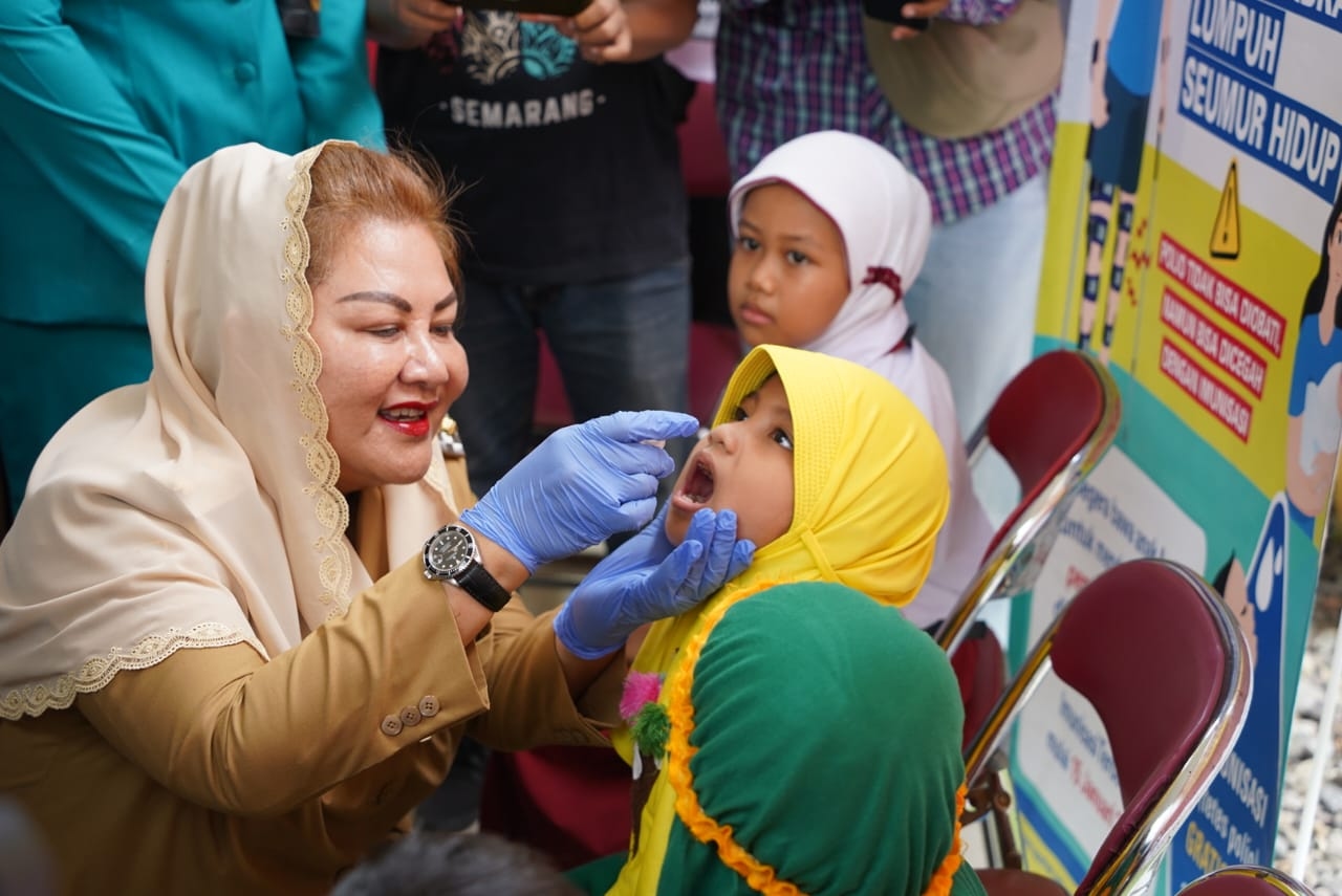 Pimpin Pemberian Vaksin Polio, Wali Kota Semarang Ingin Generasi Emas Indonesia Terbebas Dari Lumpuh Layu