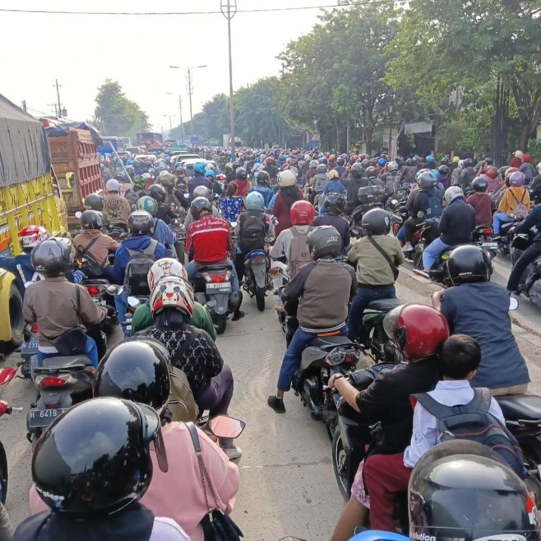 Perbaikan Jalan Tugurejo Sebabkan Kemacetan Panjang di Rute Semarang-Kendal, Sejumlah Pengendara Inisiatif Melawan Arus