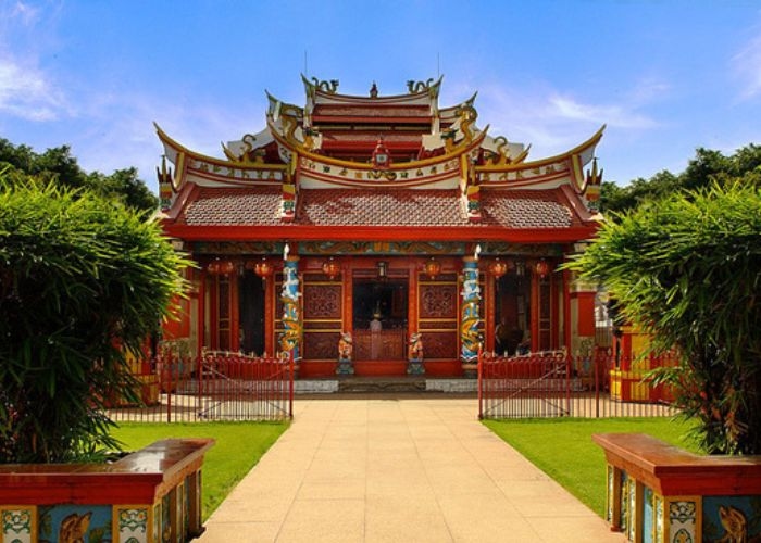 Mengungkap Sejarah dan Arsitektur Khas dari Klenteng Ban Hin Kiong di Pecinan, Manado