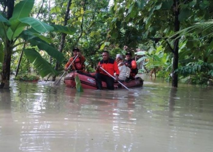 Banjir Grobogan Merendam Jalur Kereta Api Semarang - Surabaya, KAI Daop 4 Berikan Pelayanan dan Penyesuaian Operasional
