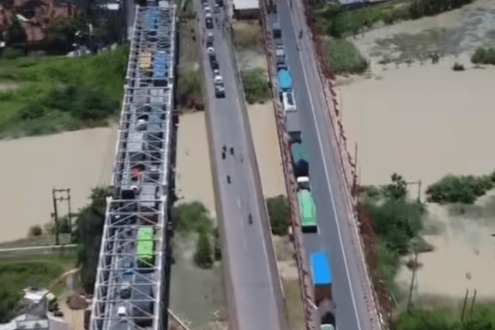 Jalan Pantura Kudus Semarang Macet Total Akibat Banjir, Ini Jalur Alternatif Hindari Kemacetan