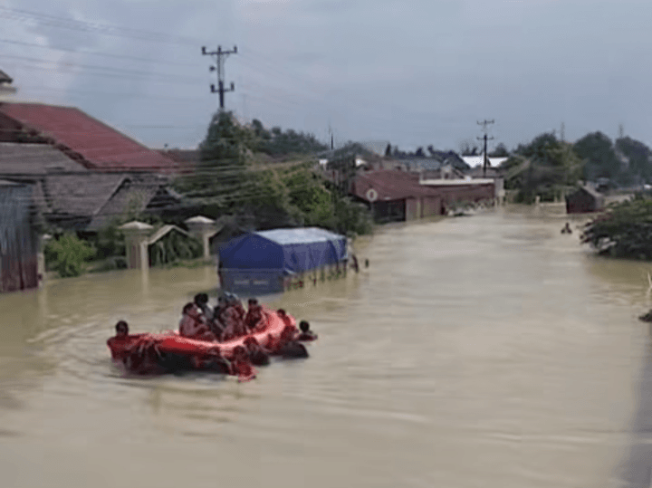 Macet Lur! Jalan Pantura Demak Kudus Kebanjiran, Berikut Jalur Alternatif yang Bisa Anda Lewati