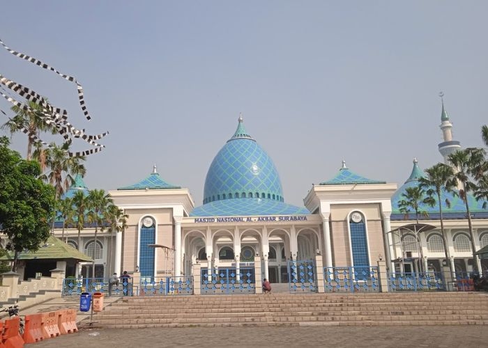 Menelusuri Sejarah Masjid Nasional Al-Akbar Surabaya: Keindahan dan Kemegahan Arsitektur Islam