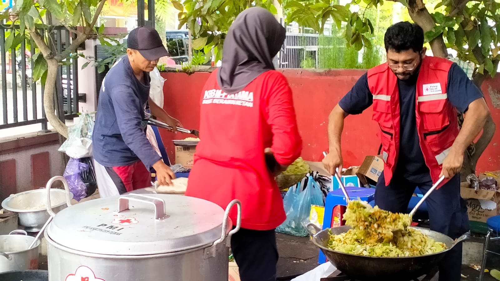 PMI Siagakan Relawan dan Puluhan Ribu Logistik untuk Korban Banjir di Demak