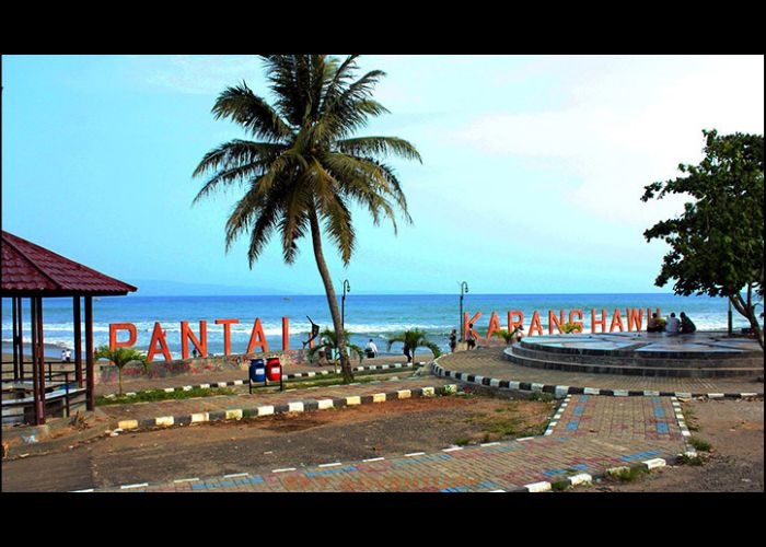 Misteri Tersembunyi di Pantai Karang Hawu: Wisata Mistis dan Pesona Alam yang Menawan di Sukabumi