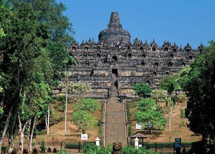 Mengungkap Misteri dan Keindahan Candi Borobudur: Destinasi Wisata yang Megah di Indonesia