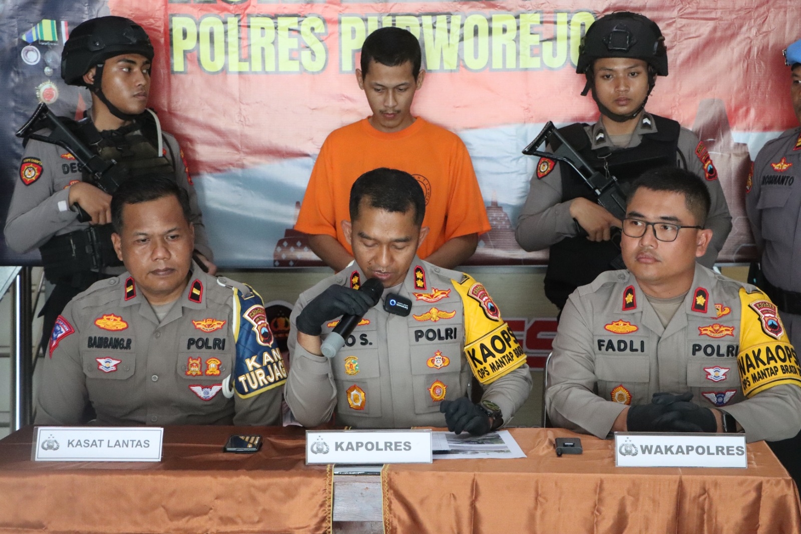 Konsumsi Miras Sebelum Berkendara, Seorang Pemuda Menabrak Kakek-kakek